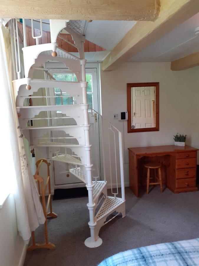 فيلا Alum House تِوْكيسبوري المظهر الخارجي الصورة